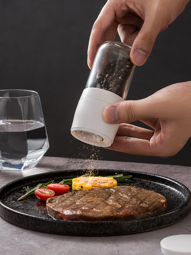 Handmatige pepermolen, Sesammo - Kitchen Gadgets In Japan recensie en prijs