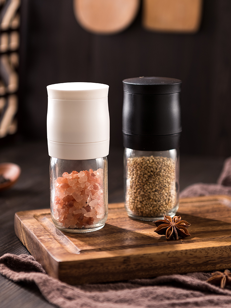 Handmatige pepermolen, Sesammo - Kitchen Gadgets In Japan recensie en prijs